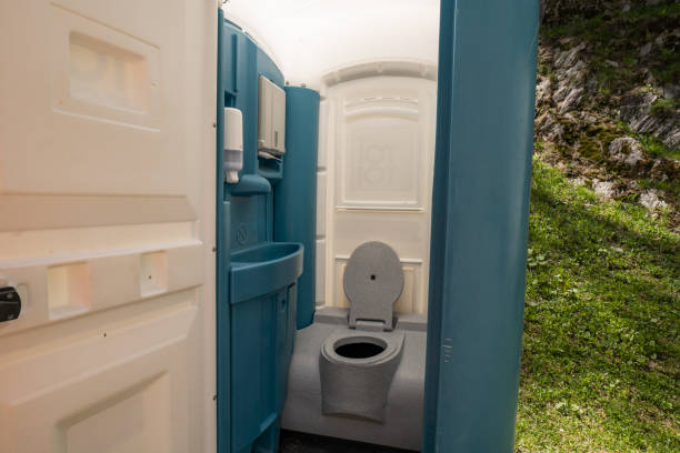 Best Portable bathroom rental  in Vernon, WI